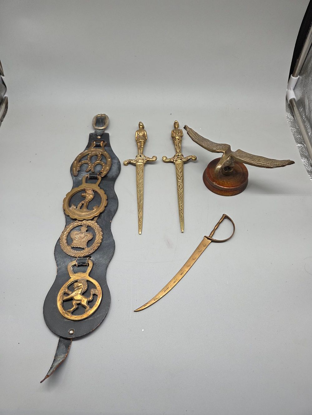 Lot 218 – A Collection of Miscellaneous Brass Collectables and Militaria Including Horse Brasses