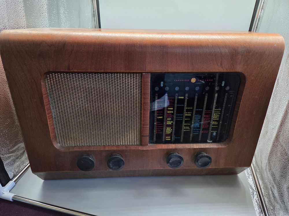 Lot 224 – Pye P76 Tabletop Valve Radio in working order