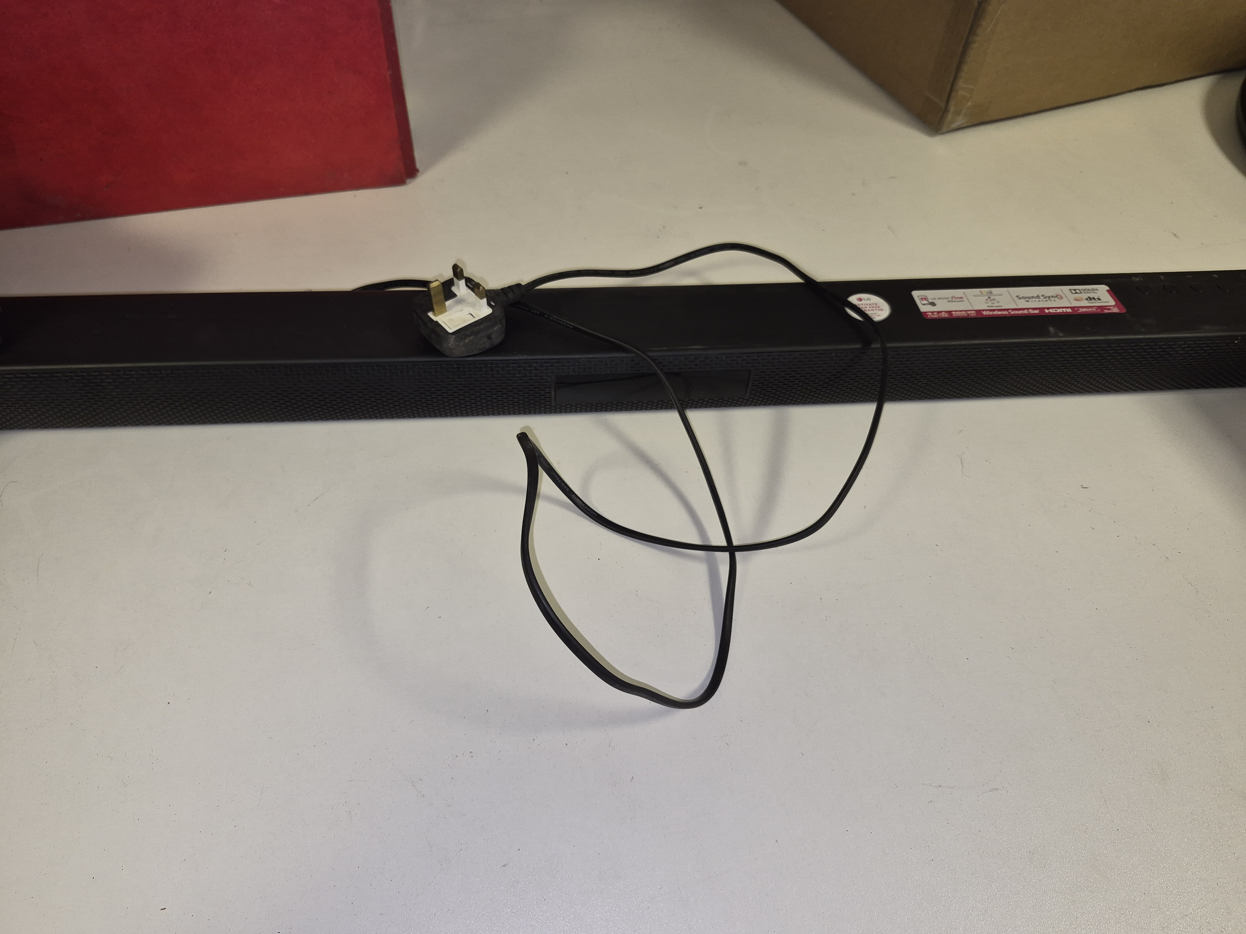 LG 2.1 ch 300 W Wireless Sound Bar powers on