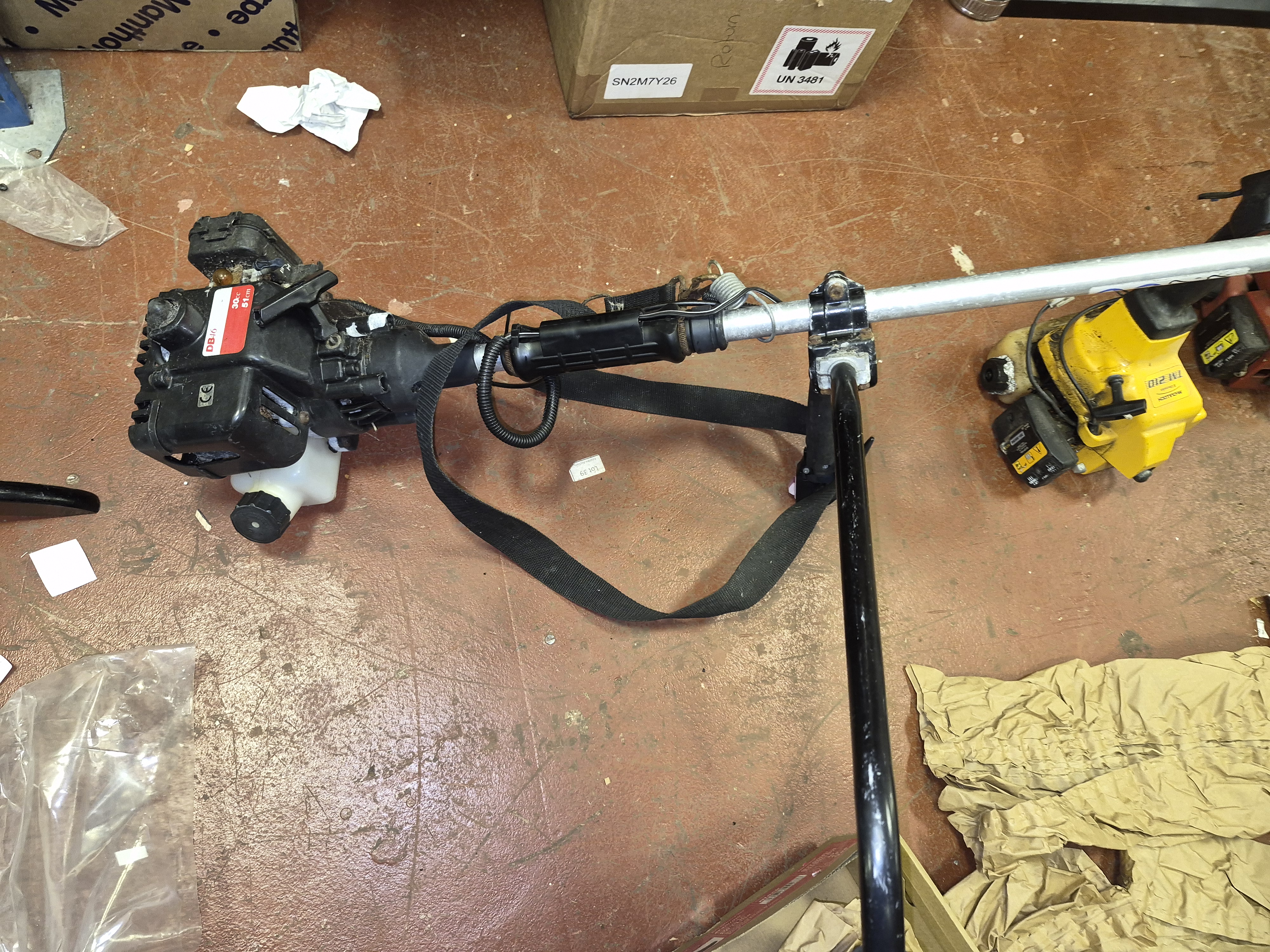 Petrol Brush Cutter and Strimmer Including 30cc Engine