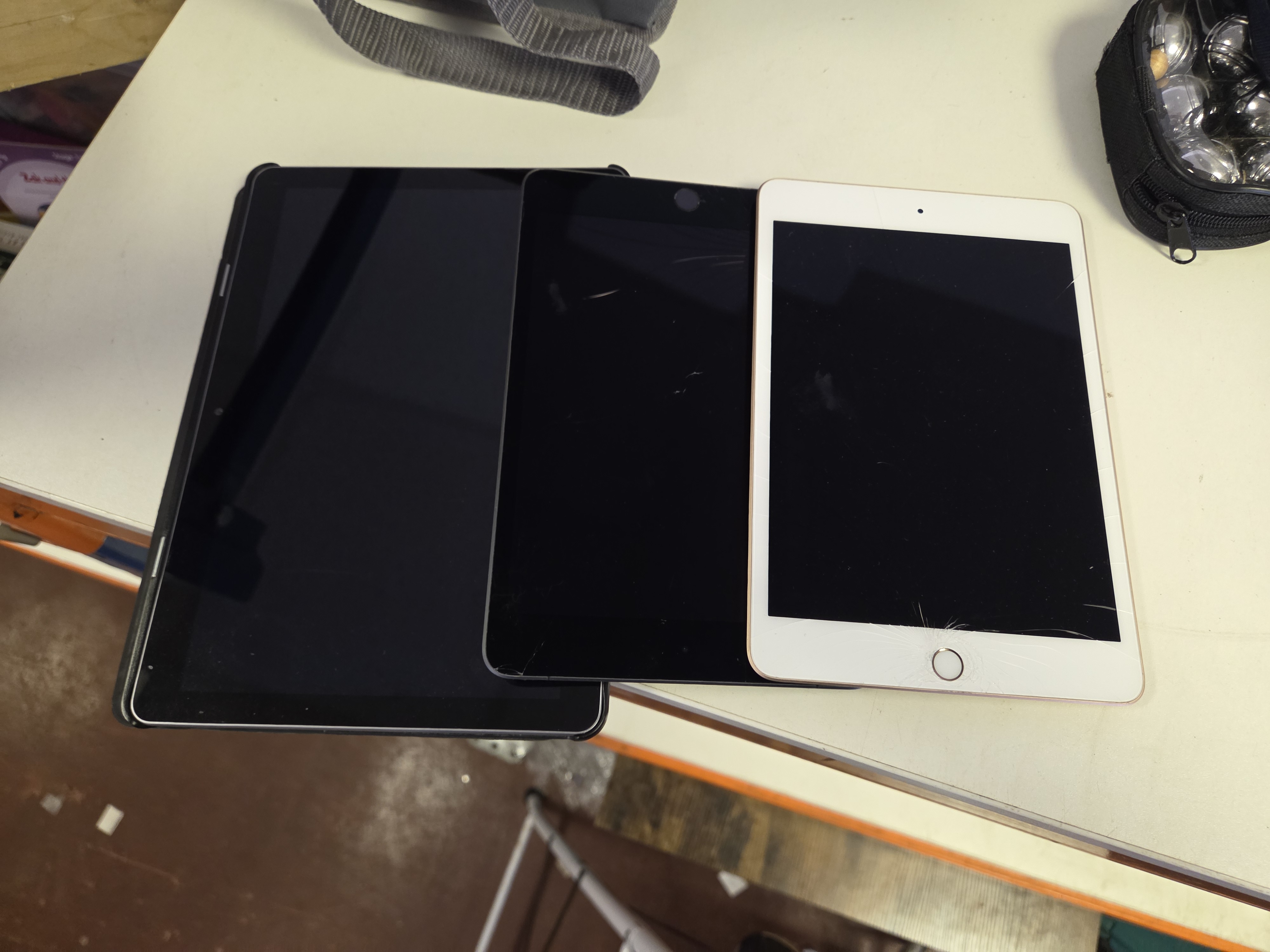 A Selection of Apple iPad Mini and Android Tablet Computers