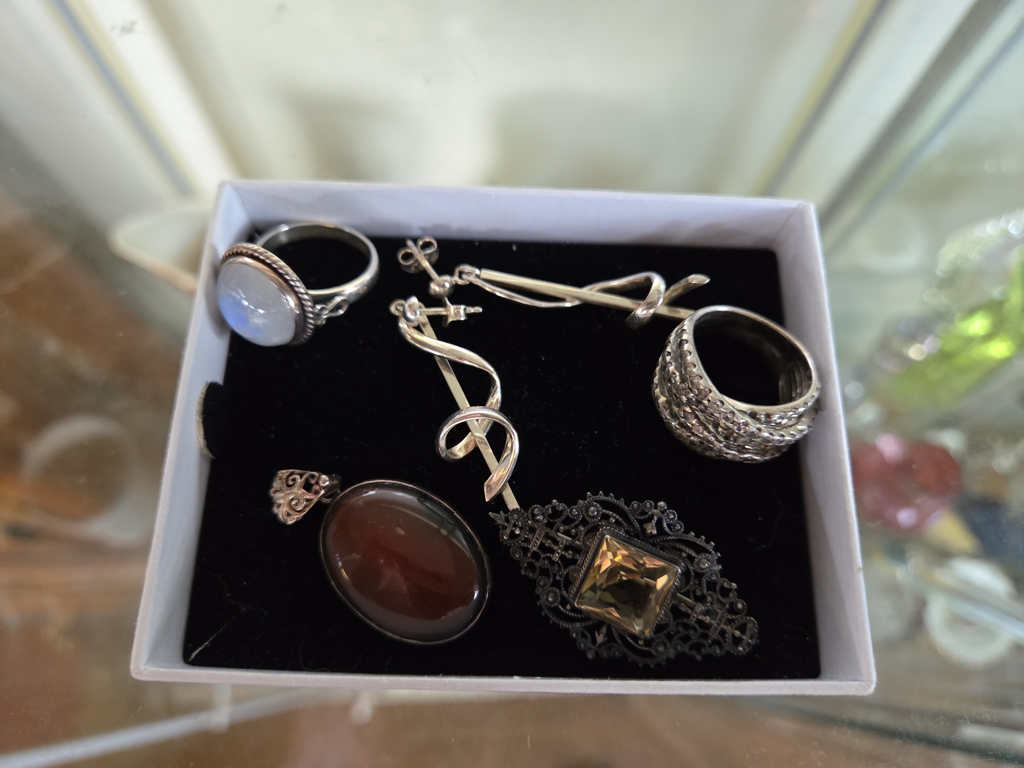 A Selection of Silver 925 Jewellery Including Rings and Brooch 27.5g