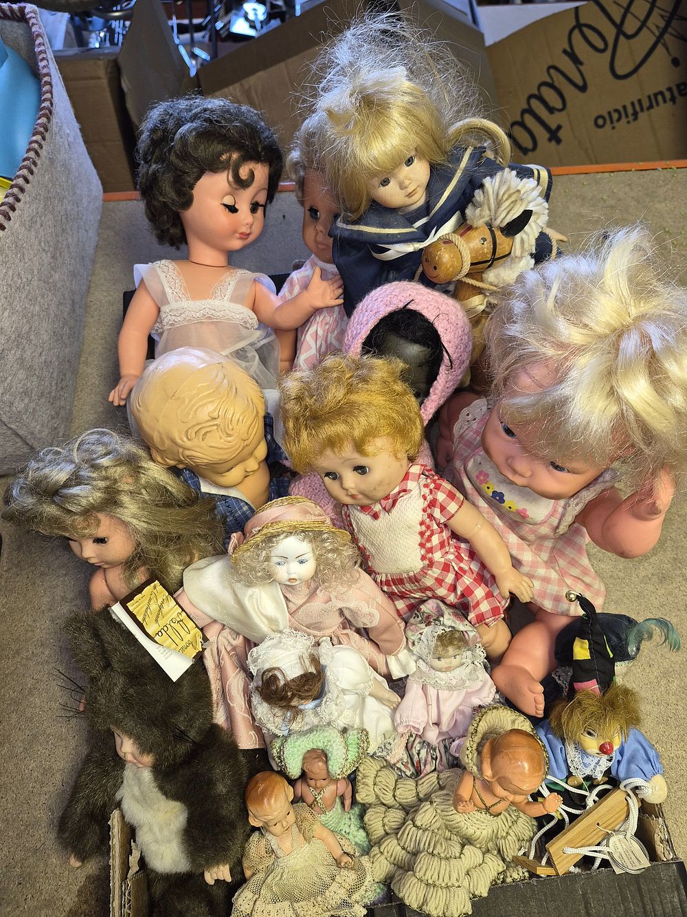 Lot 159 – An Assortment of Vintage and Modern Dolls Including Alda Cloth Doll and Glamour Dolls
