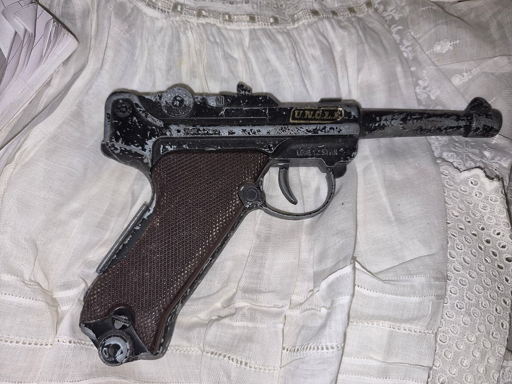 Lot 187 – Lone Star U.N.C.L.E. Luger cap gun