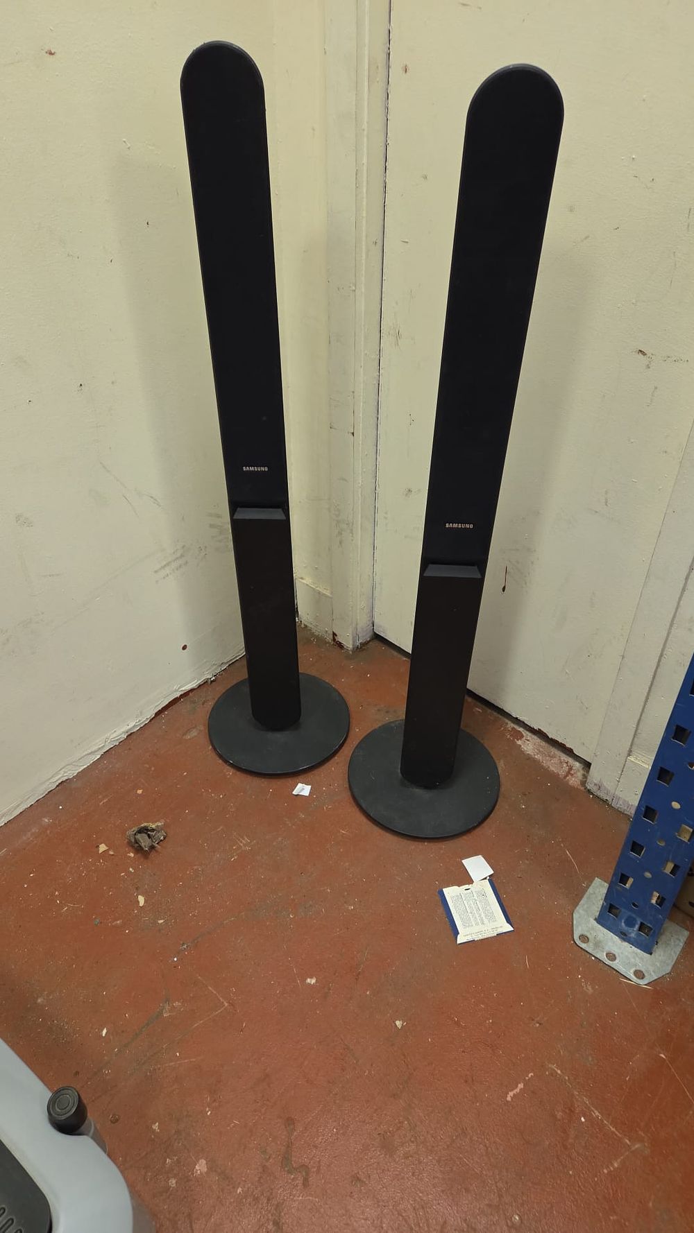 Lot 200 – A Pair of Samsung PS-FTX22 Floor Standing Speakers