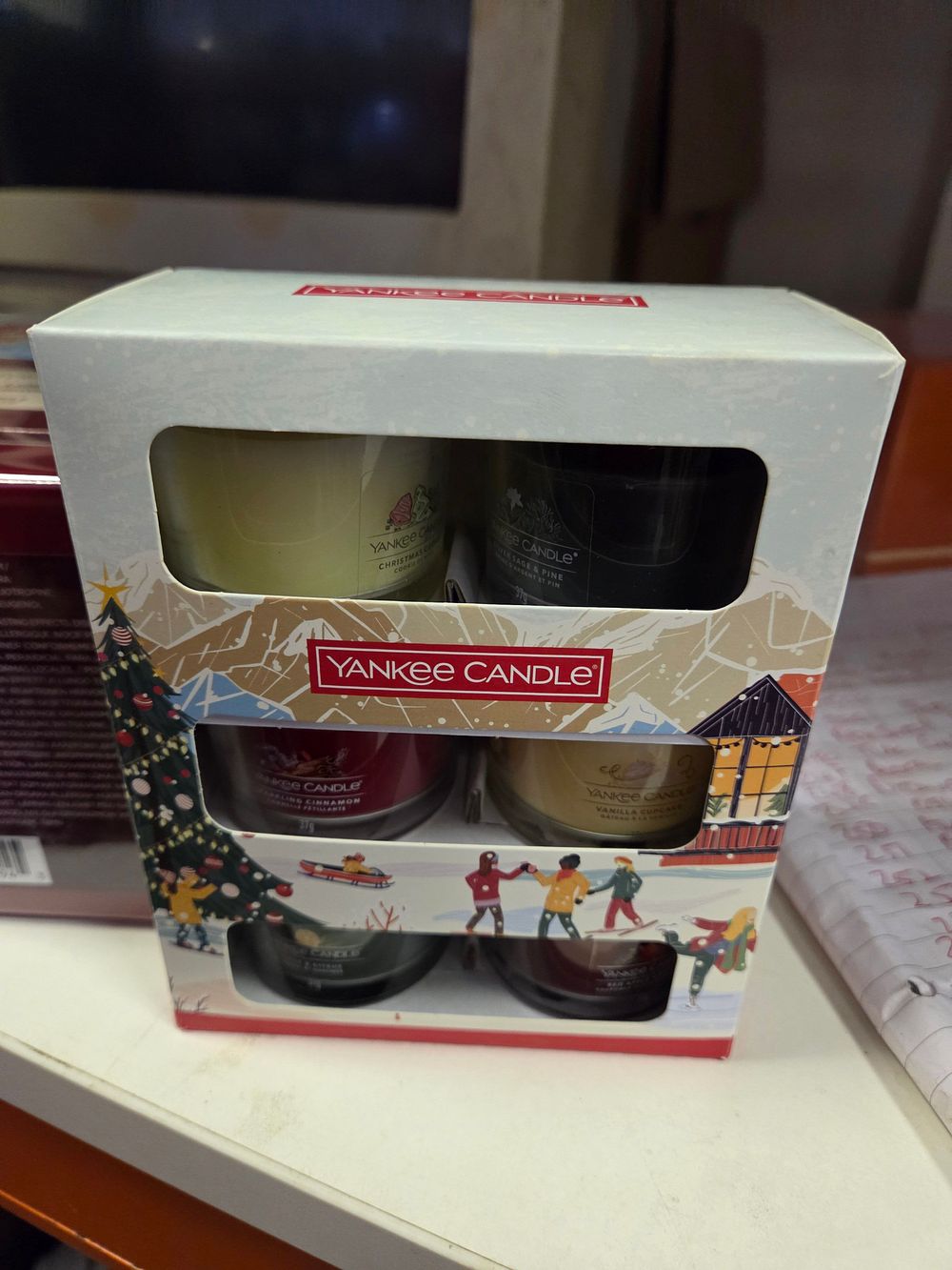 Lot 264 – A Set of New Yankee Candle Mini Scented Jar Candles