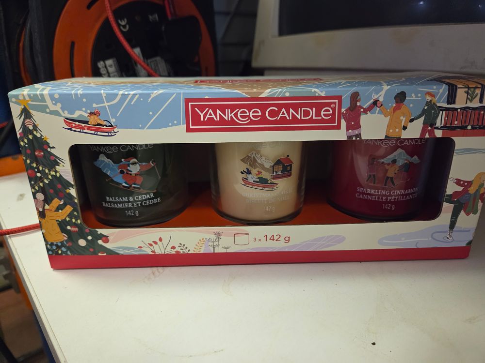 Lot 267 – Three Yankee Candle Tumbler Festive Gift Set unused in box