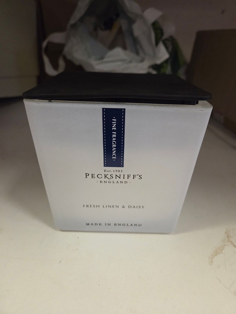 Lot 280 – Pecksniff’s England Prestige Fresh Linen & Daisy Scented Candle 30.3oz