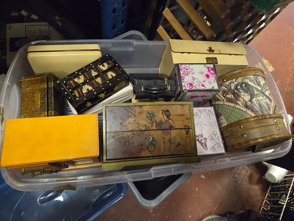 Lot 287 – A Collection of Decorative Boxes and Miniature Chests Including Porcupine Quill and Oriental Themed Examples
