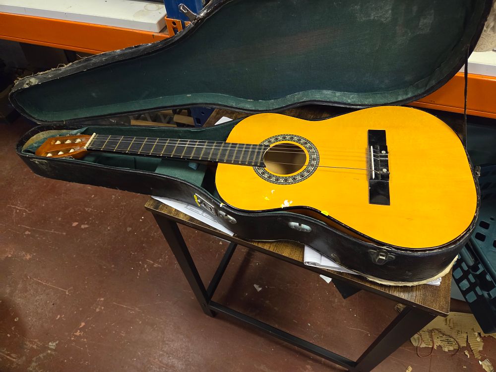 Lot 322 – One Acoustic Classical Guitar with Hardshell Case