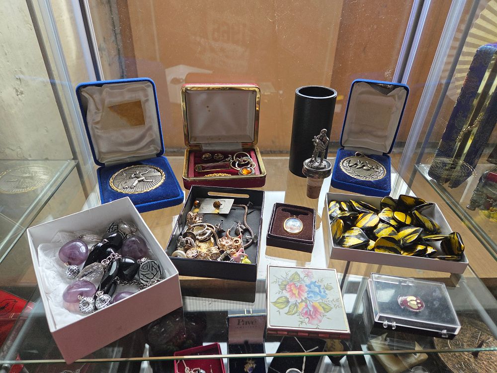 Lot 606 – An Assortment of Costume Jewellery, Commemorative Medallions, and Decorative Collectables