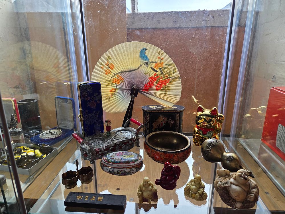 Lot 609 – An Assortment of Asian Decorative Metalware, Ceramics, and Figural Ornaments