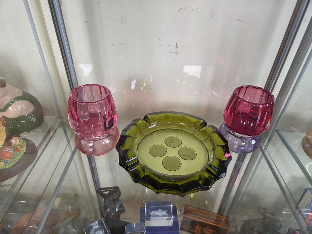 Lot 611 – Three Pieces of Vintage Pressed Art Glass