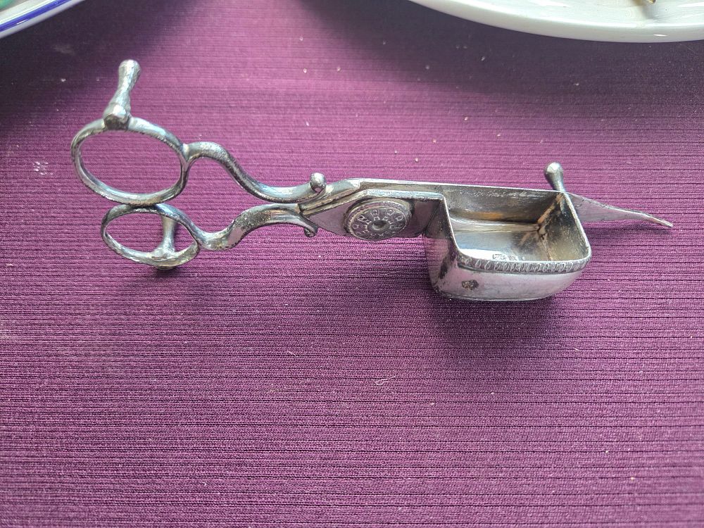 Lot 616 – One Birmingham Hallmarked Sterling Silver Scissor-Action Candle Snuffer 109.6g