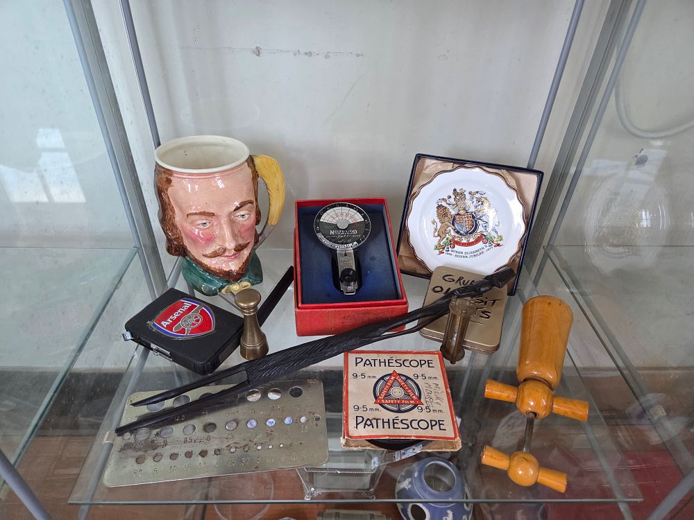 Lot 628 – A Collection of Miscellaneous Vintage Scientific Instruments, Commemorative Porcelain, and Household Objects