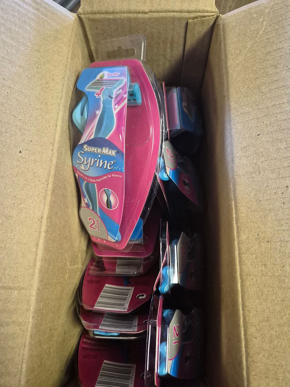 Lot 1 – New 12 Super-Max Syrine 4 her Womens 4-Blade Disposable Razors