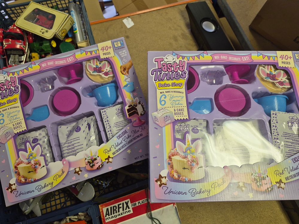 Lot 18 – A Pair of Tasty Tinies Bake Shop Unicorn Bakery Packs factory sealed