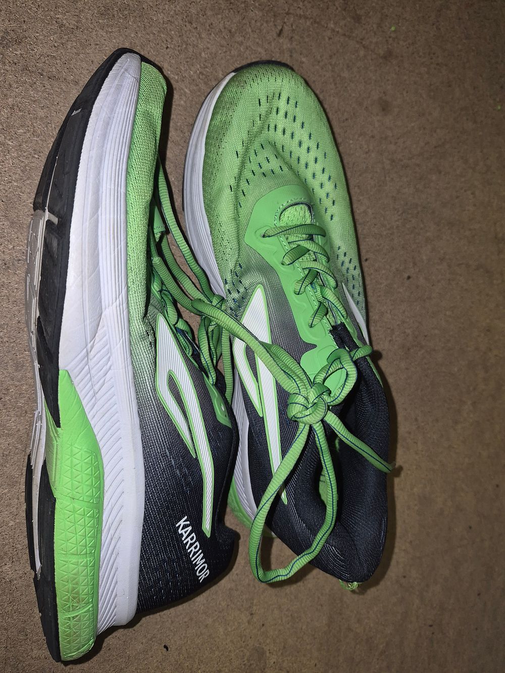 Lot 70 – A Pair of Karrimor Tempo 8 Road Running Shoes size 8