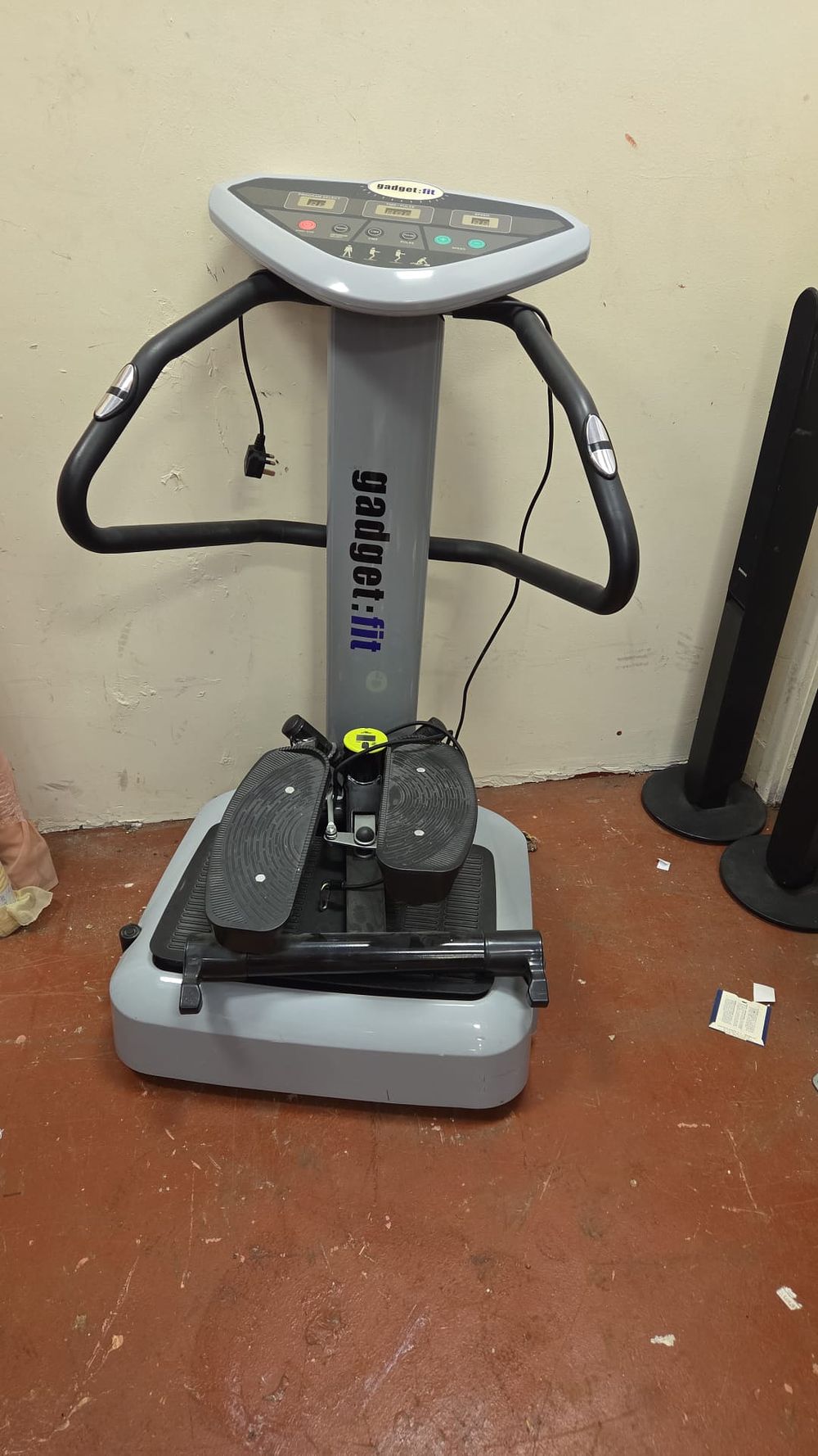 Lot 82 – gadget:fit Vibration Plate Training Machine working order and Mini-Stepper