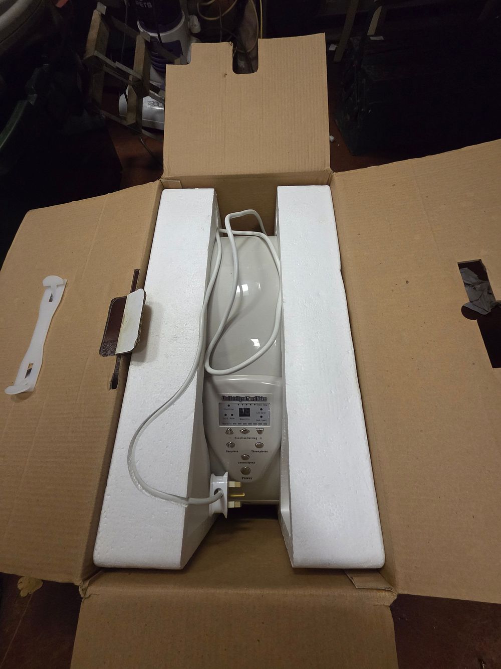 Lot 105 – Multi-functional Intelligent Towel Warmer boxed powers on