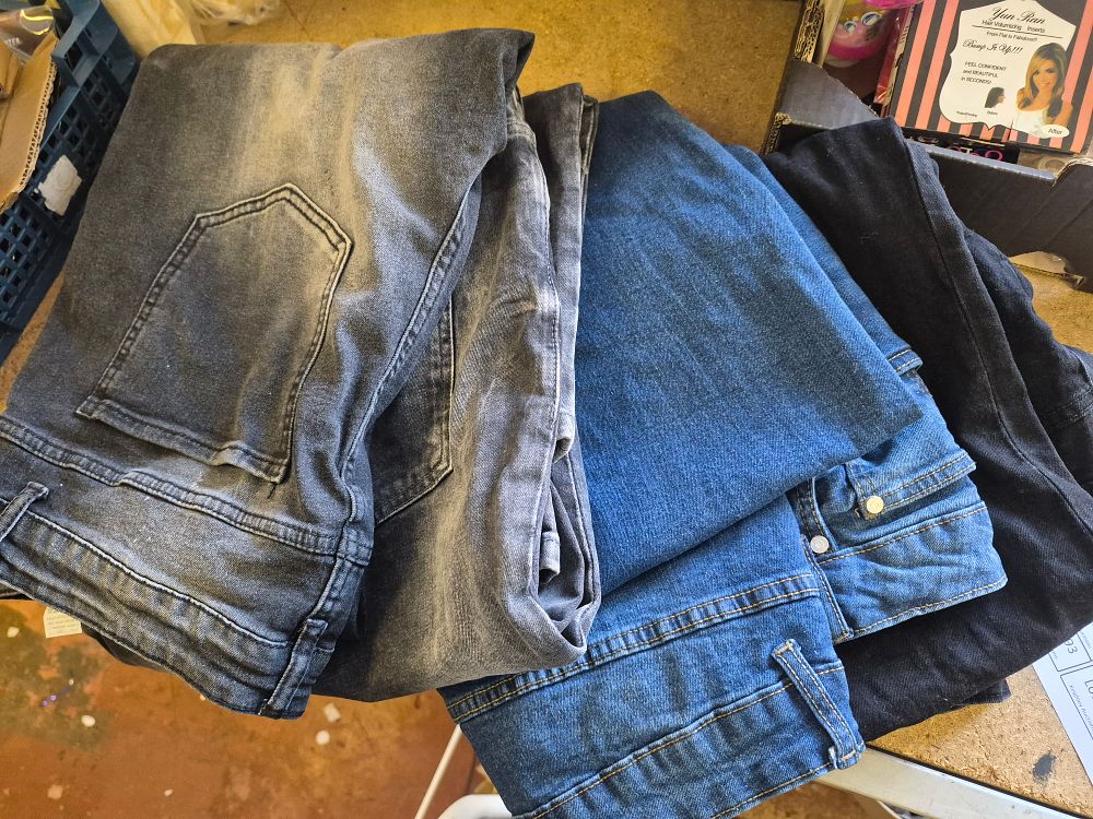 Lot 171 – Four Pair of Jeans Various Sizes