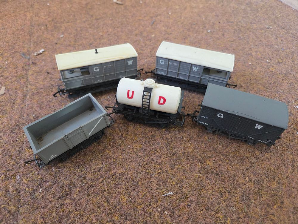 Lot 776 – A Collection of G W and British Railways OO Gauge Rolling Stock