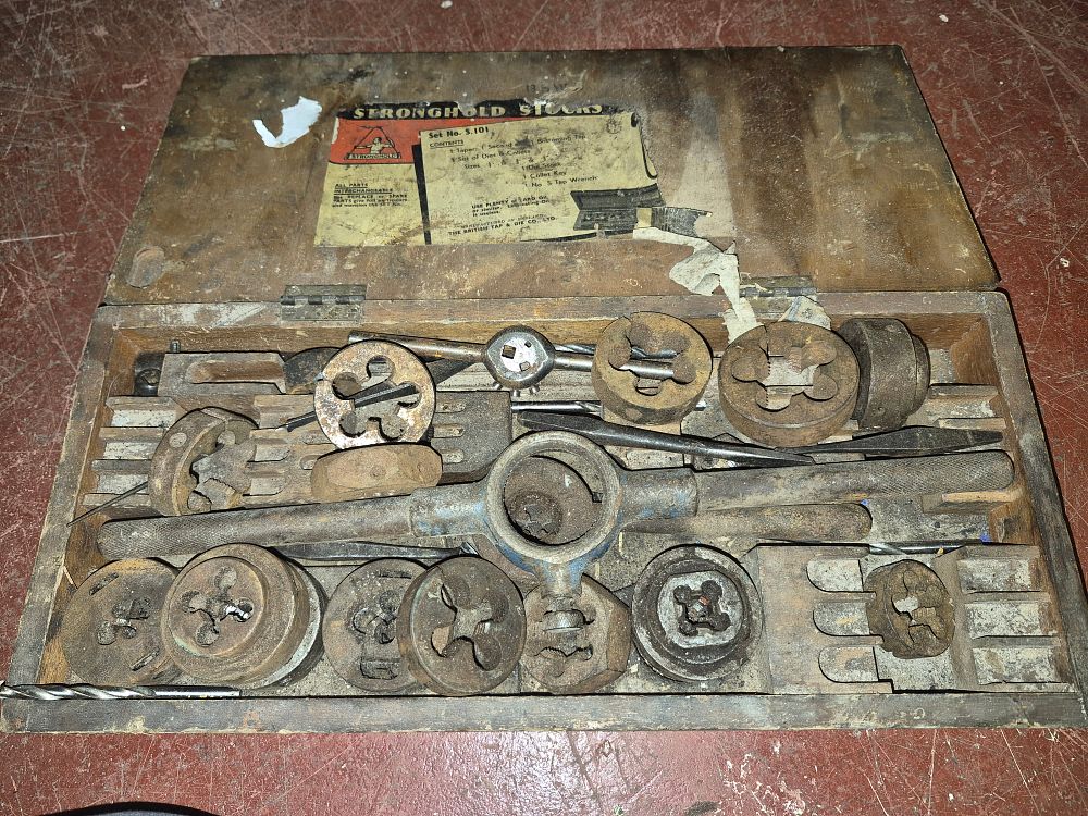 Lot 31 – British Tap & Die Co. Stronghold Set No. S.101 Tap and Die Set