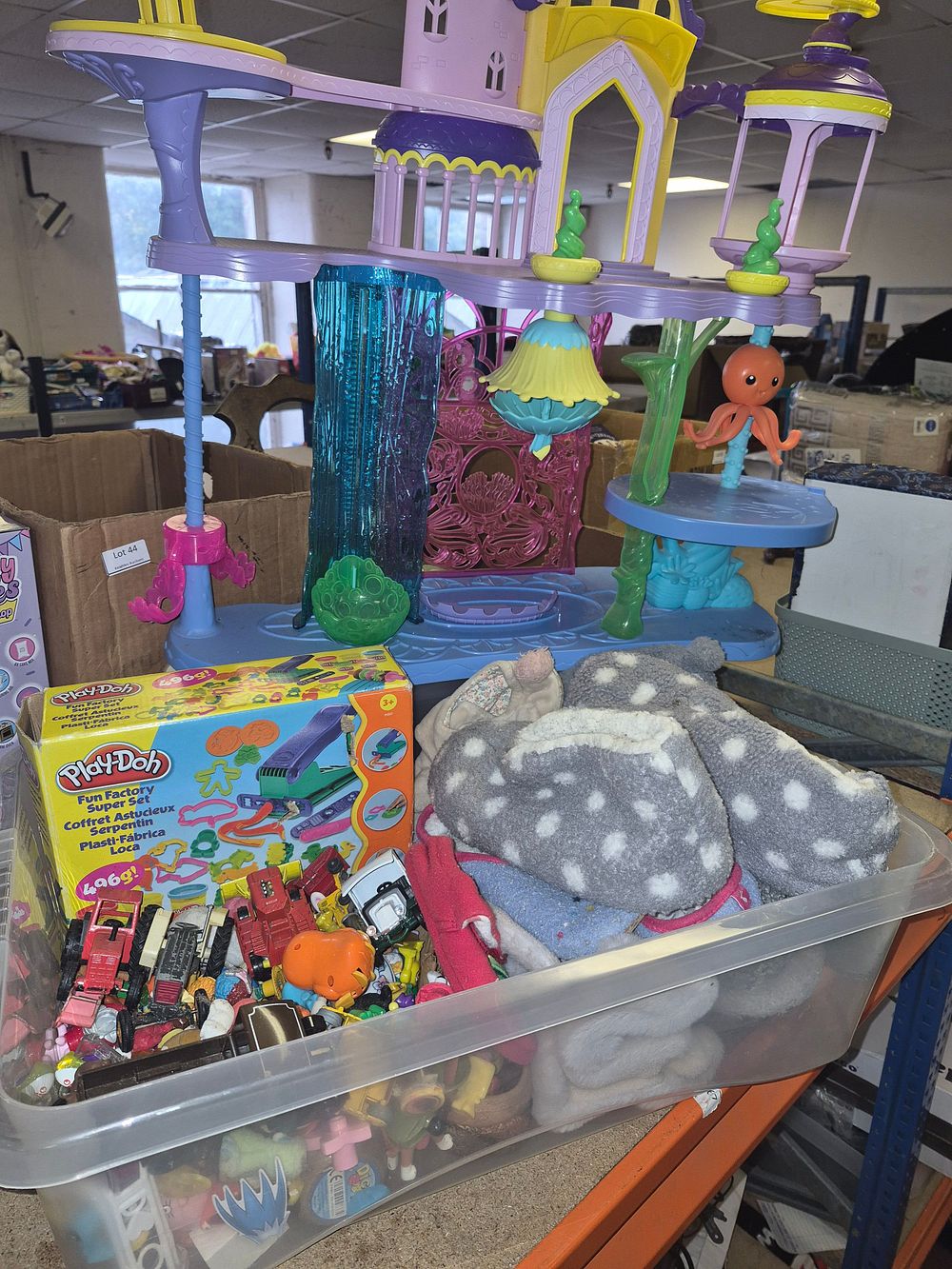 Lot 47 – An Assortment of Children’s Toys and Playsets Including Play-Doh and Lesney Matchbox