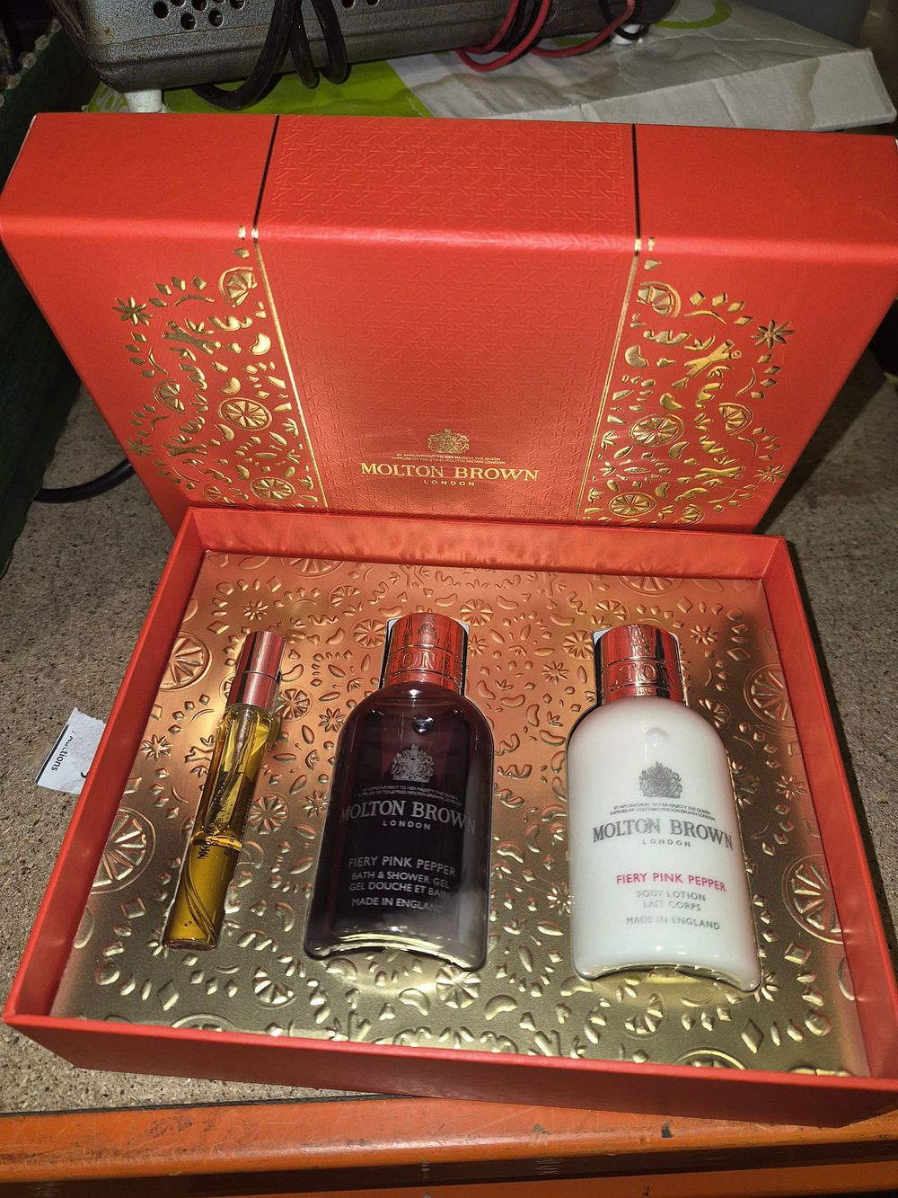 Lot 70 – Molton Brown Fiery Pink Pepper Travel Gift Set