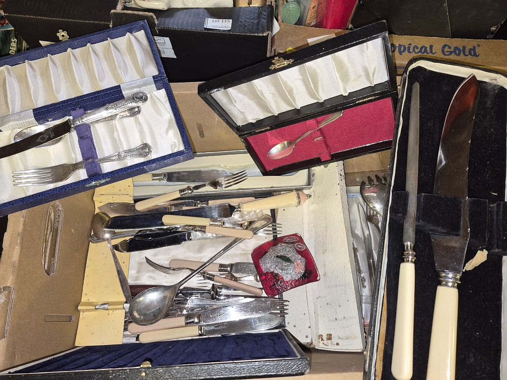 Lot 116 – An Assortment of Vintage Flatware