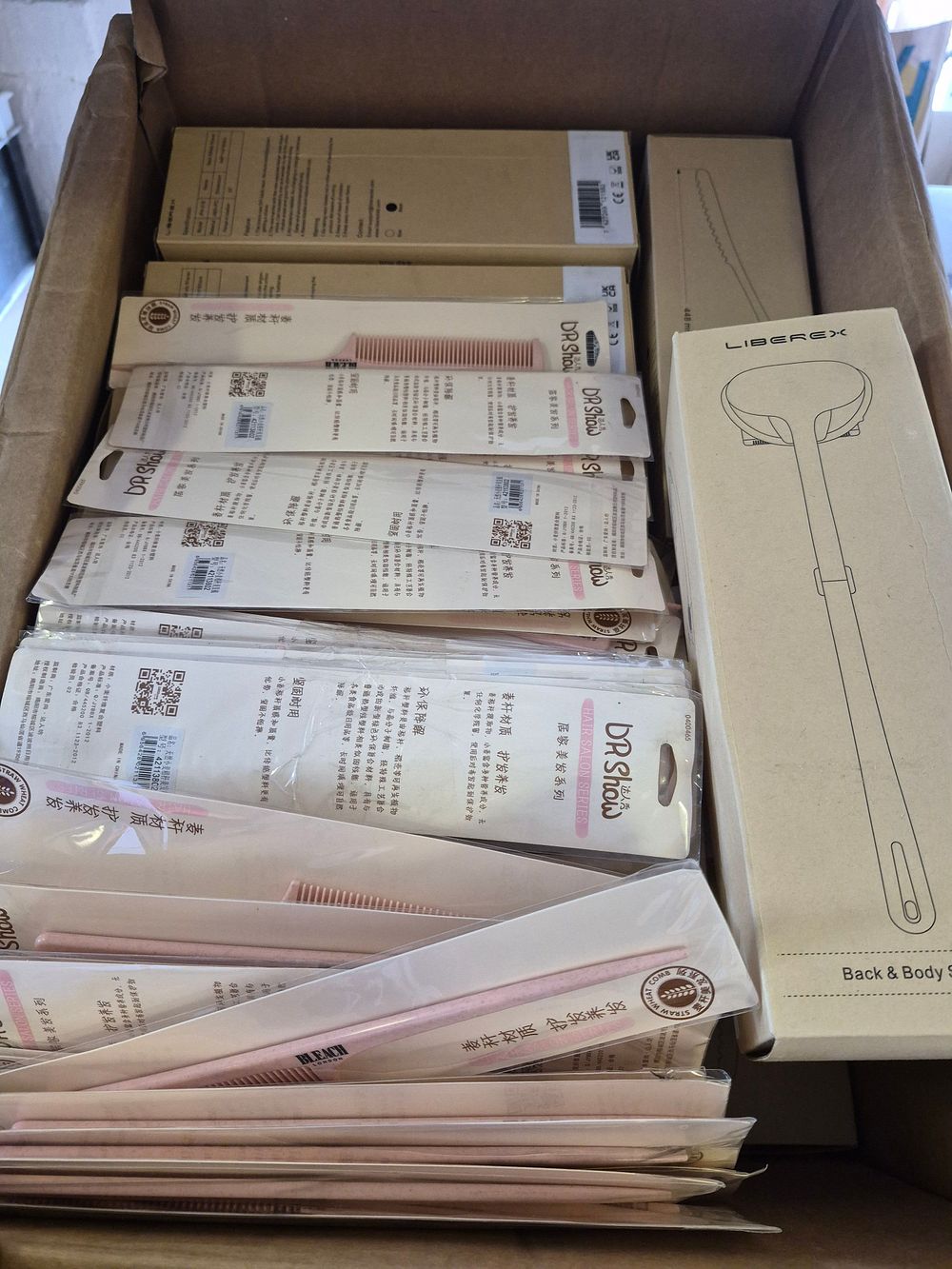 Lot 19 – A Large Box of Liberex IPH-01S Back & Body Shavers and Dr Show Hair Combs new