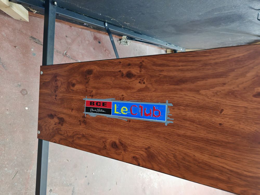 Lot 29 – BCE Le Club Ronnie O’Sullivan Snooker Table