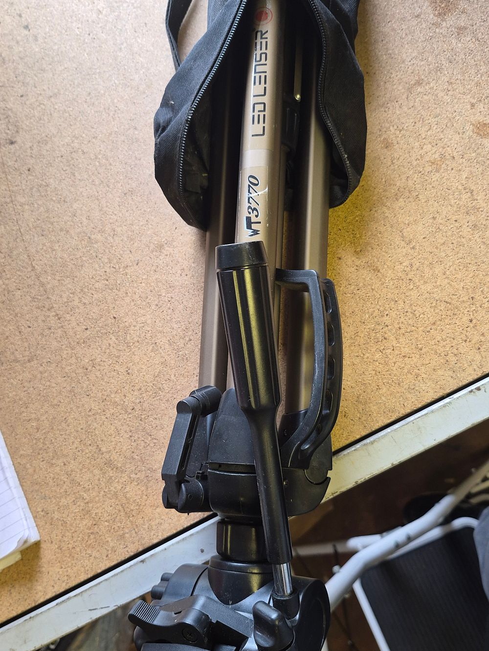 Lot 35 – LED Lenser WT3770 Aluminium Alloy Tripod with 3-way pan-and-tilt head