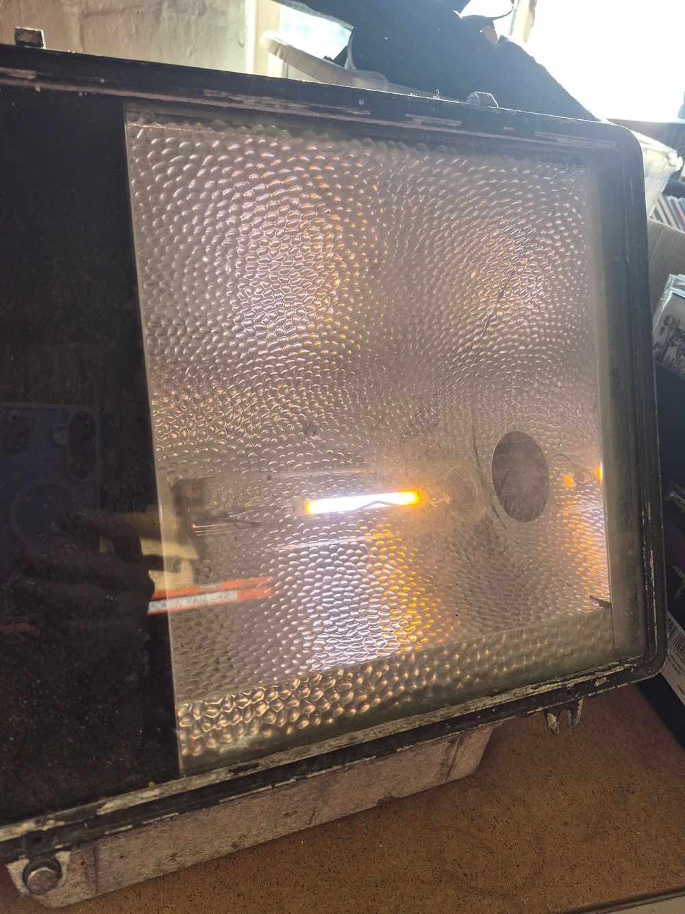 Lot 64 – Industrial Die-Cast Metal Outdoor Floodlight powers on