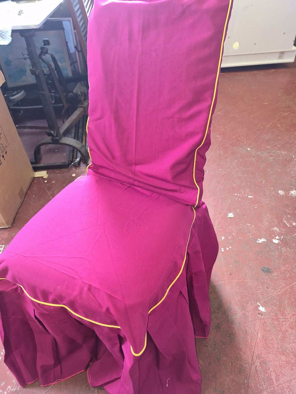 Lot 80 – 6 Fushia Chair Covers