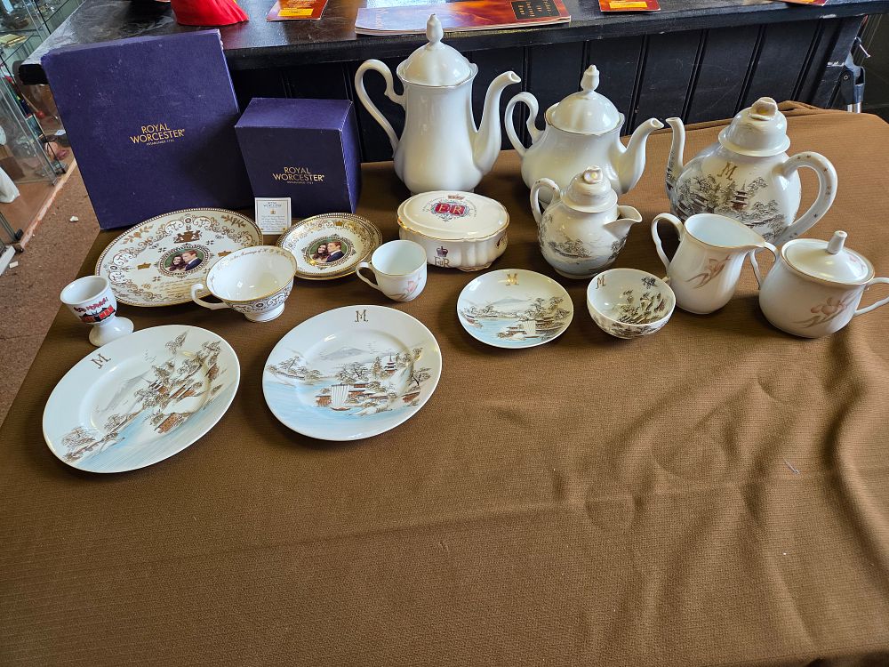 Lot 115 – An Assortment of Royal Worcester, Noritake, and Japanese Kutani Porcelain Tableware