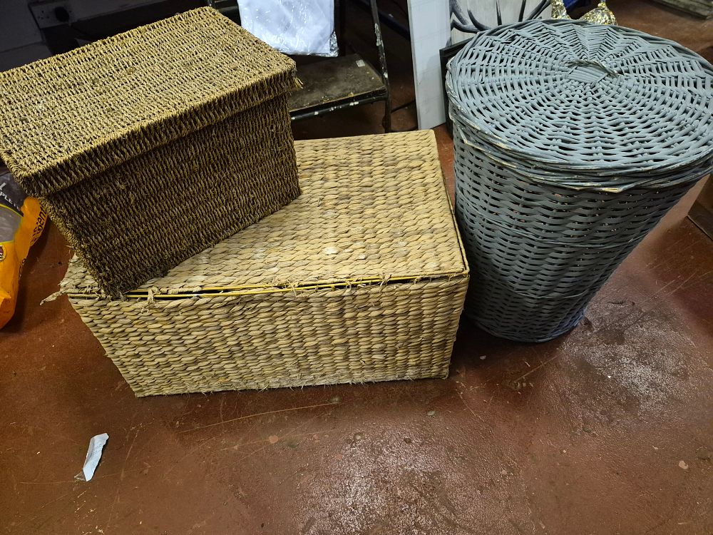 Lot 179 – A Selection of Seagrass and Wicker Storage Baskets and a Laundry Hamper