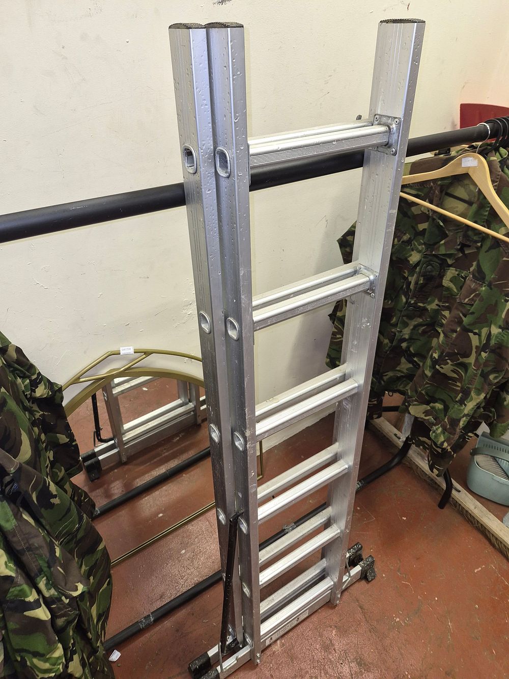 Lot 219 – Aluminium Extension Ladder