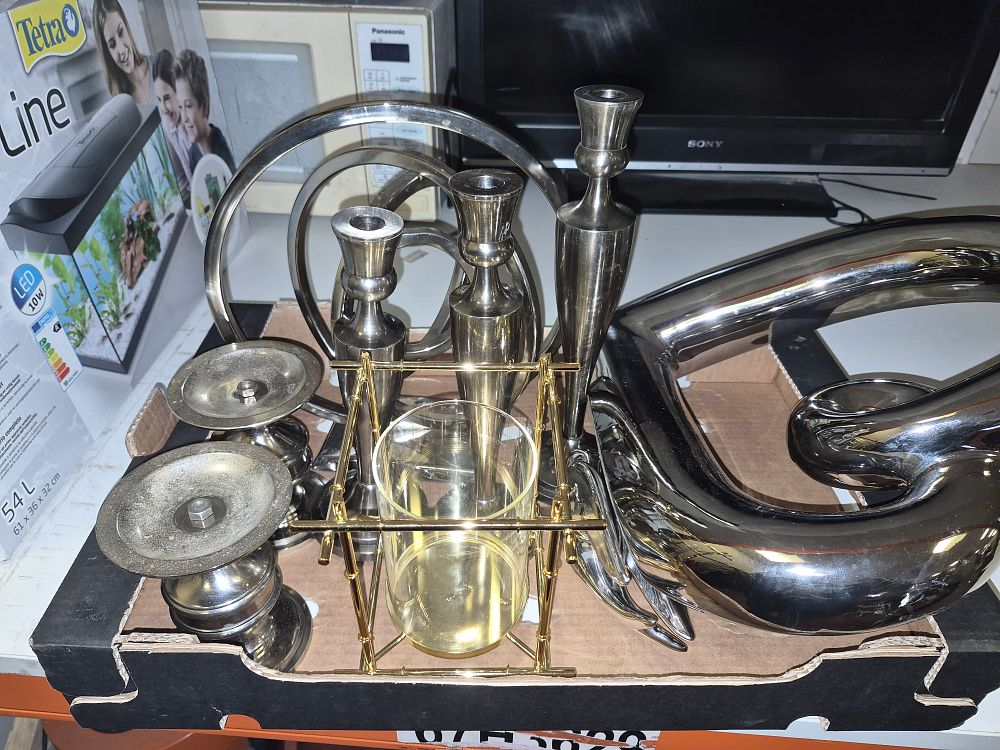 Lot 276 – An Assortment of Contemporary Silver Toned Decorative Metalware and a Hurricane Lamp