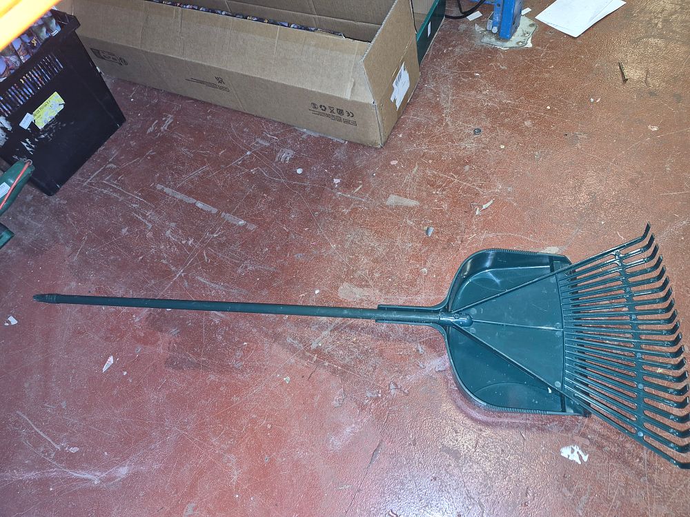 Lot 298 – Green Plastic Long-Handled Stable Fork Rake