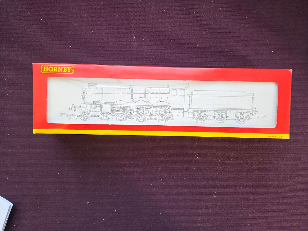 Lot 142 – Hornby R2317 GWR 4-6-0 Castle Class Locomotive 4093 Dunster Castle boxed