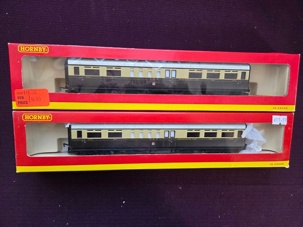 Lot 144 – Two Hornby R4151 OO Gauge GWR Restaurant Car Passenger Carriages boxed