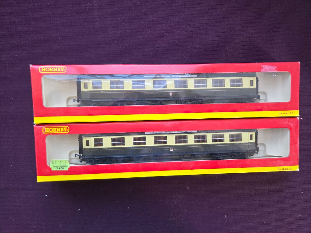 Lot 146 – A Pair of Hornby R4026 GWR Centenary Composite Coach boxed