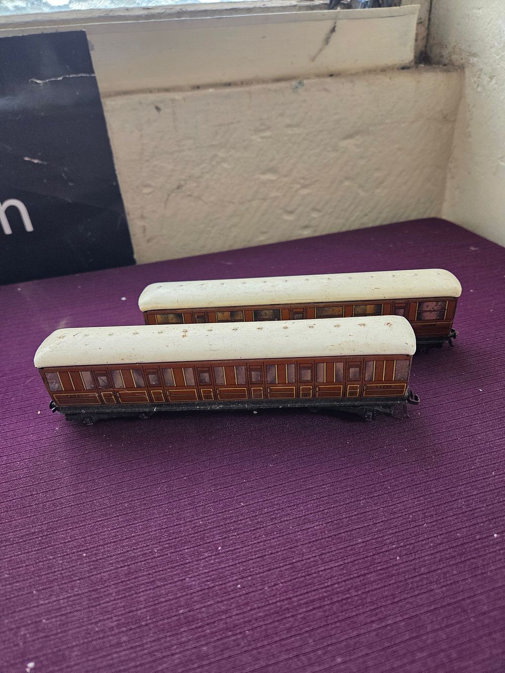 Lot 155 – Hornby Series LNER Teak Coaches unboxed