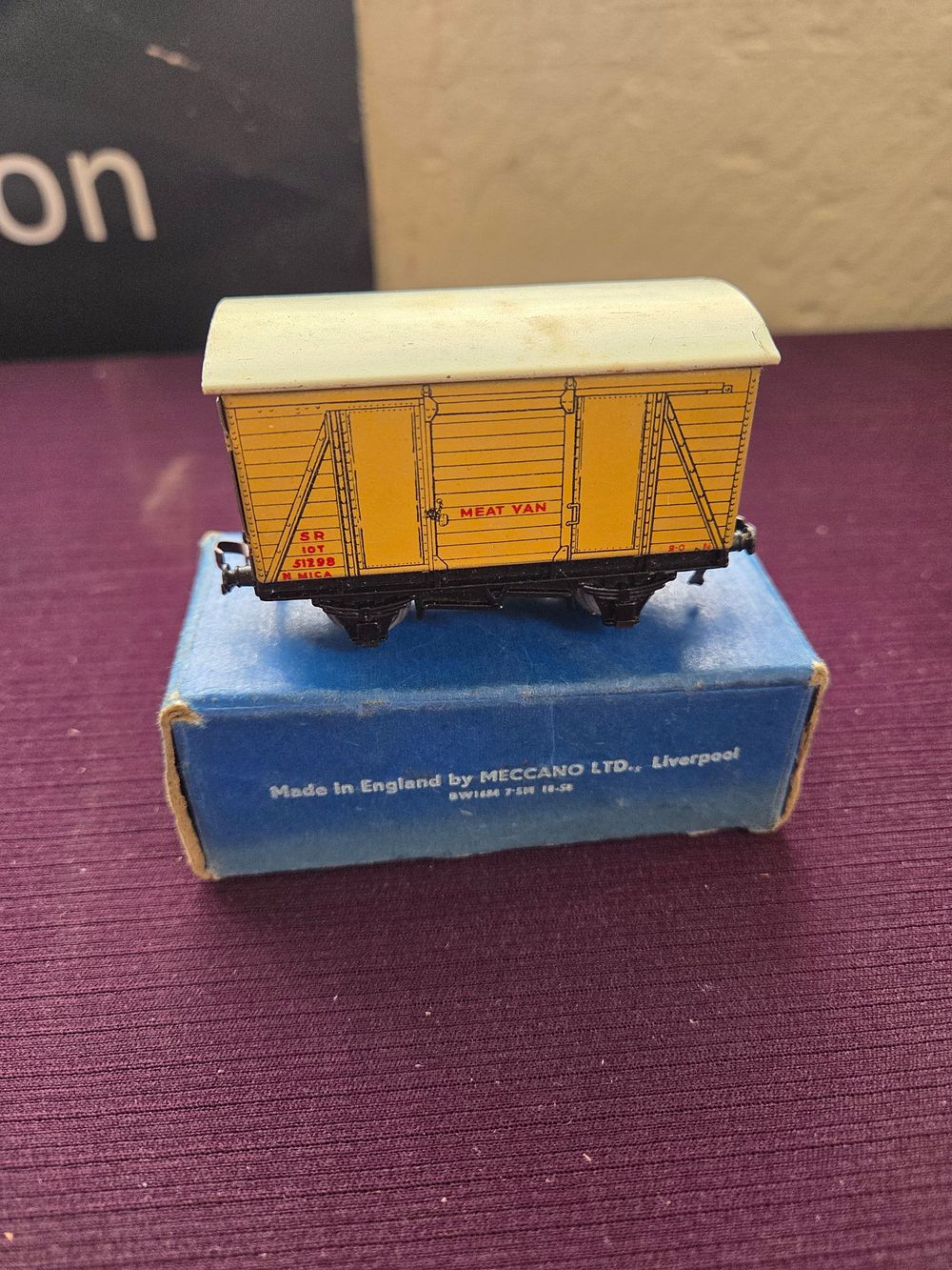 Lot 157 – Hornby-Dublo D1 Meat Van boxed