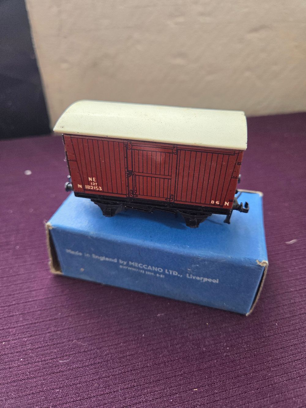 Lot 161 – Hornby-Dublo 32040 D1 Goods Van boxed