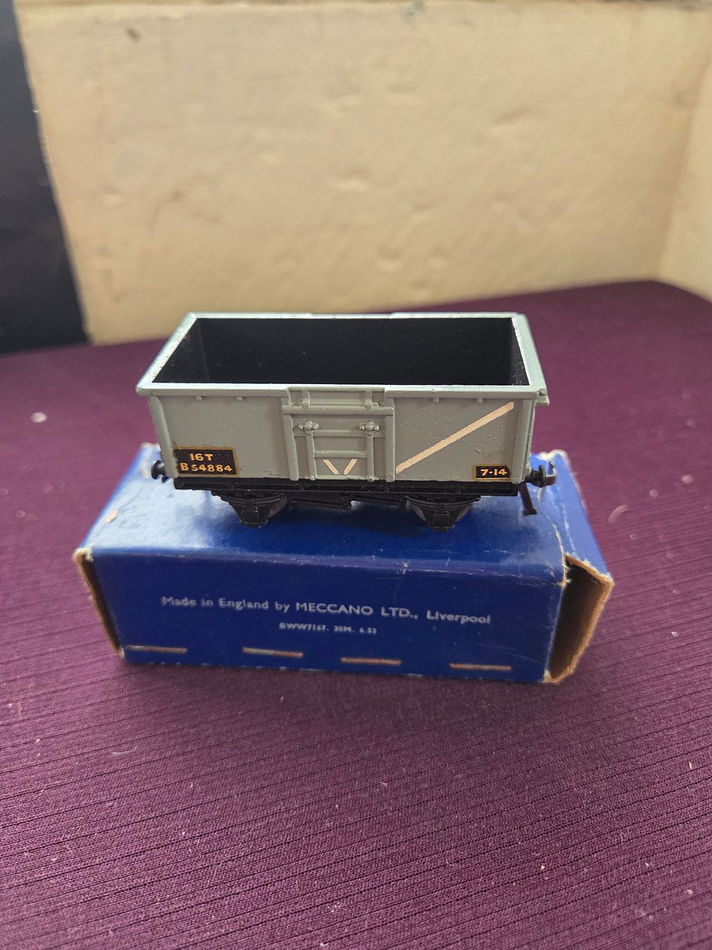 Lot 167 – Hornby-Dublo 22056 Mineral Wagon boxed