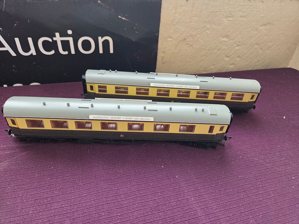 Lot 185 – A Pair of GWR Centenary Passenger Coaches