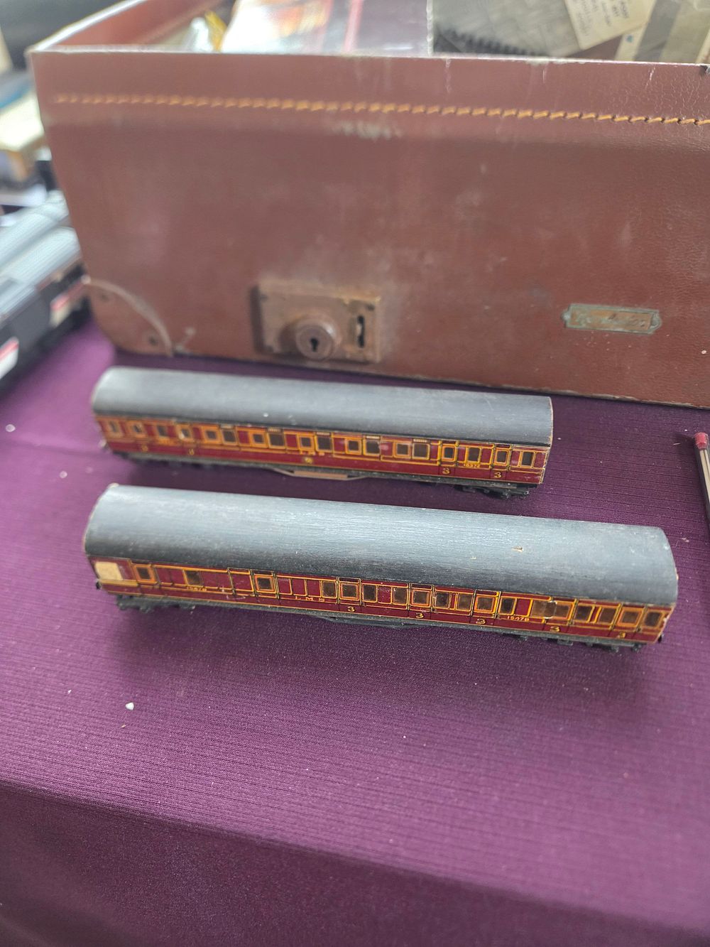 Lot 186 – A Pair of LMS O Gauge Passenger Coaches