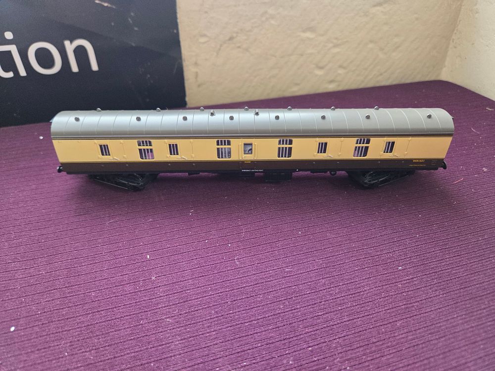 Lot 188 – OO Gauge Mark 1 Brake Second Corridor BSK Coach